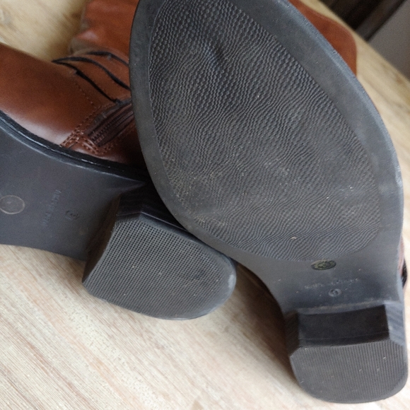 Brown knee high boots - Picture 5 of 6